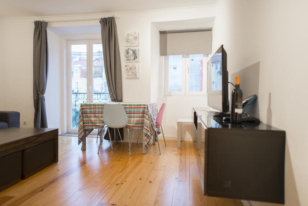 Apartamento Martires Da Patria Lisbon Exterior photo